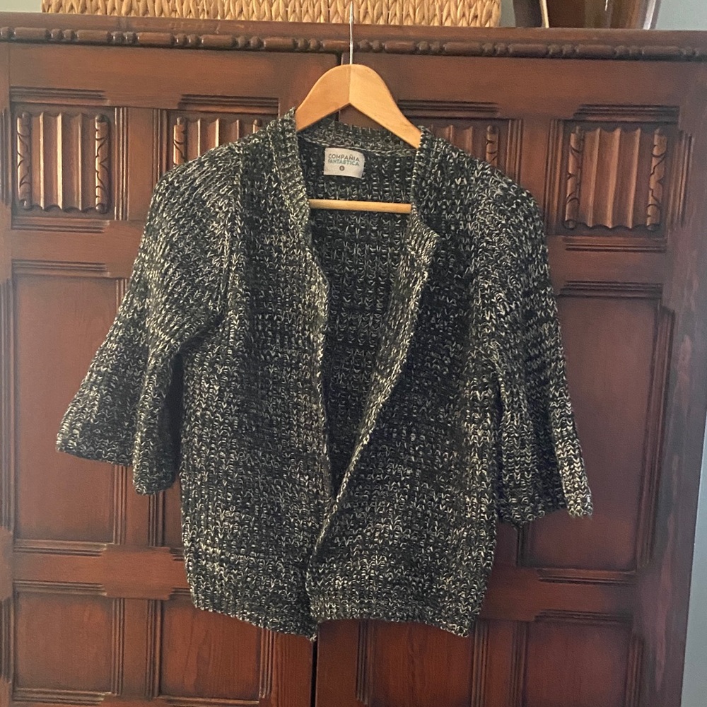 Cute and versatile dark green/black/ white Knit Sweater.  Open cardigan